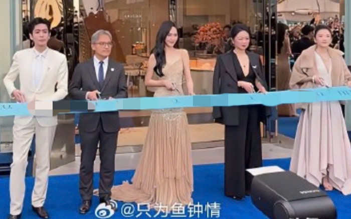 Đường Yên được cho là đã 'lấn lướt' vị trí trung tâm vốn là của Chương Tử Di. Ảnh: Weibo