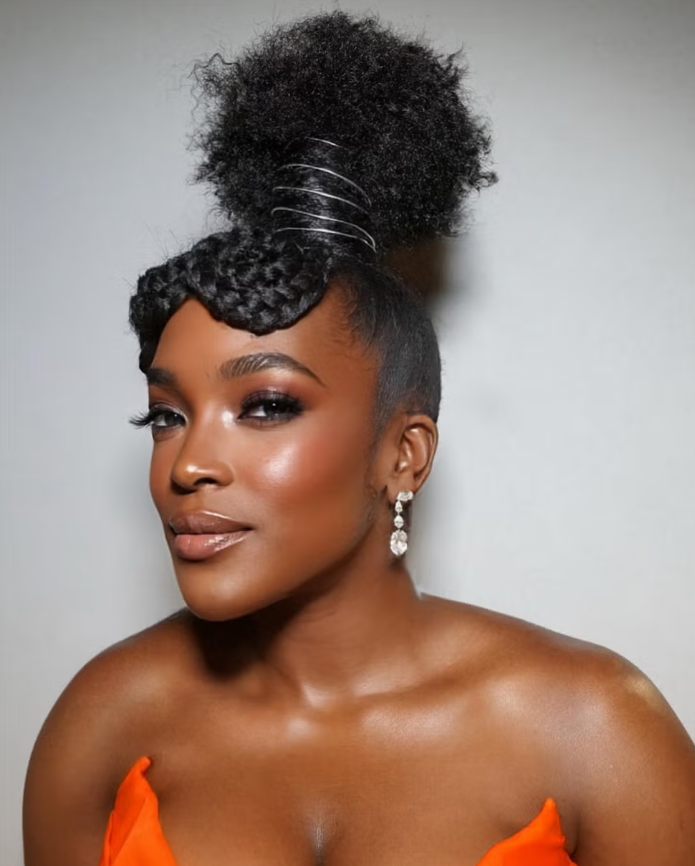 Wunmi Mosaku lựa chọn kiểu tóc cornrows cầu kỳ kết hợp phụ kiện kim loại nhỏ, tôn lên đường nét gương mặt và phong cách edgy. Ảnh: Getty Images