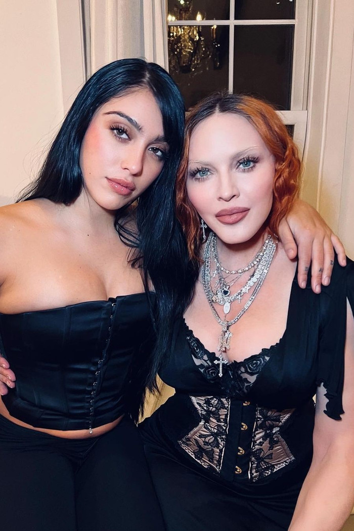 Con gái Madonna gây sốc khi hút thuốc phì phèo ở tuổi 29 Ảnh 5