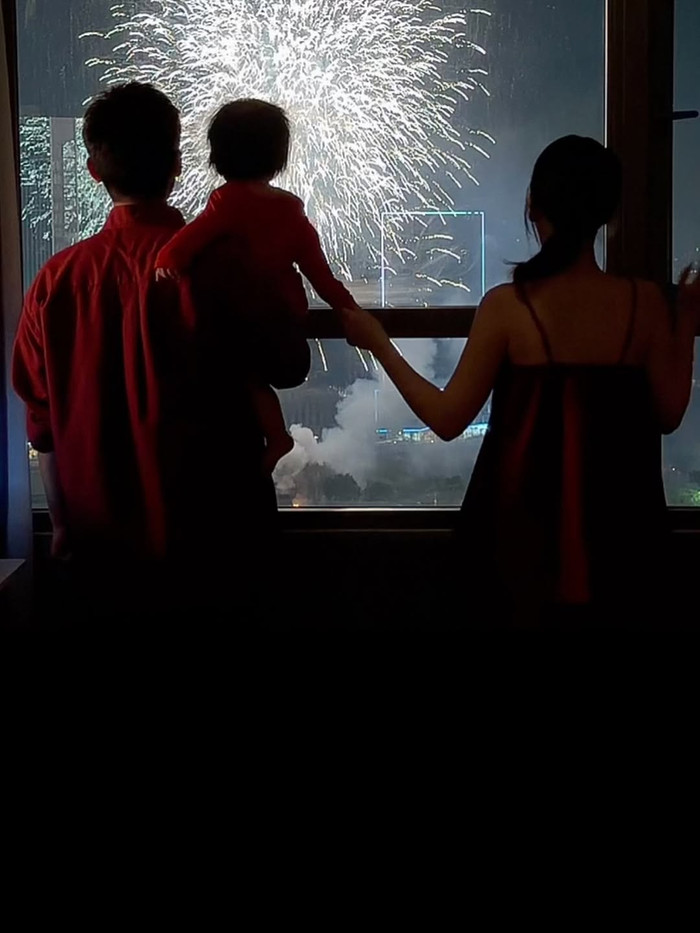 Trước đây Puka và Gin Tuấn Kiệt thường lựa chọn những góc chụp không để lộ rõ khuôn mặt của con gái. Ảnh: FBNV