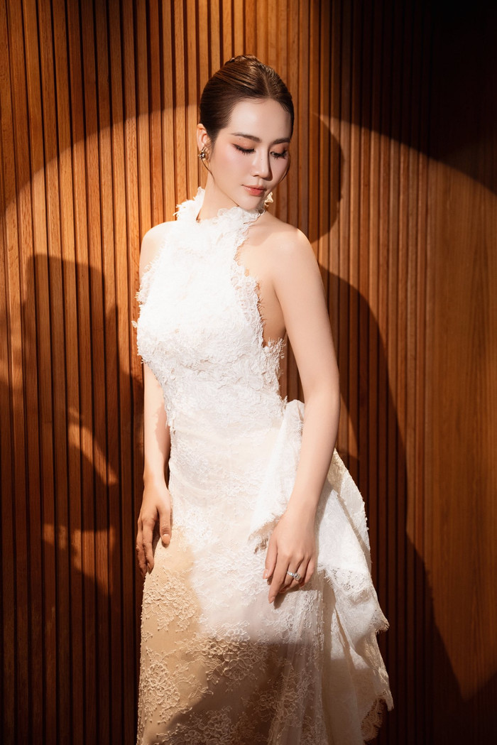 Huyền Lizzie tự tin diện nhiều kiểu trang phục khác nhau. Ảnh: FBNV