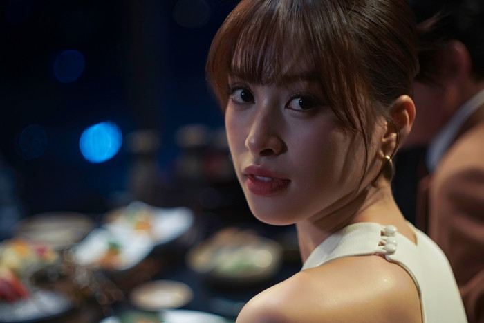 Ở chiều ngược lại, Tiểu Vy mang đến một hình ảnh mong manh nhưng không hề đơn giản.&nbsp;