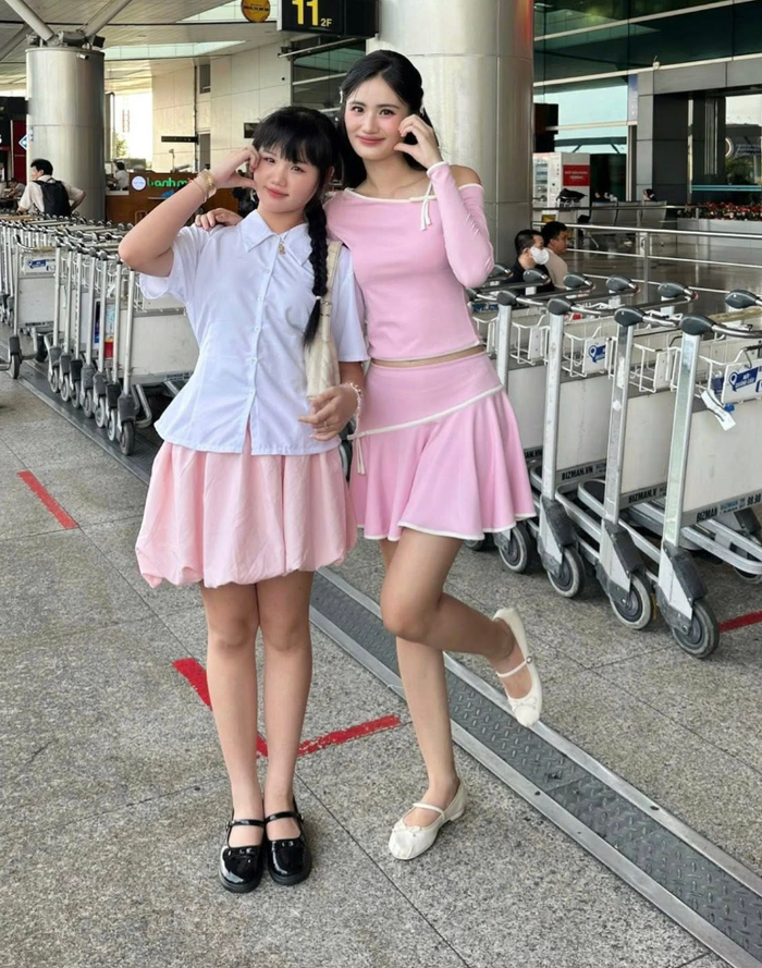 Ý Nhi luôn nhận được tình cảm, sự quan tâm từ phía gia đình trong hành trình học tập, làm việc xa nhà. Ảnh: FBNV