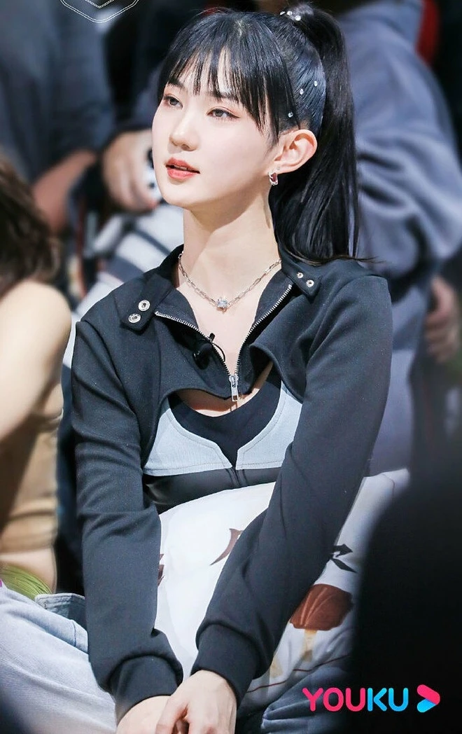 Bạn gái tin đồn của Huỳnh Hiểu Minh được nhận xét sở hữu vẻ đẹp sắc sảo, quyến rũ. Ảnh: Youku