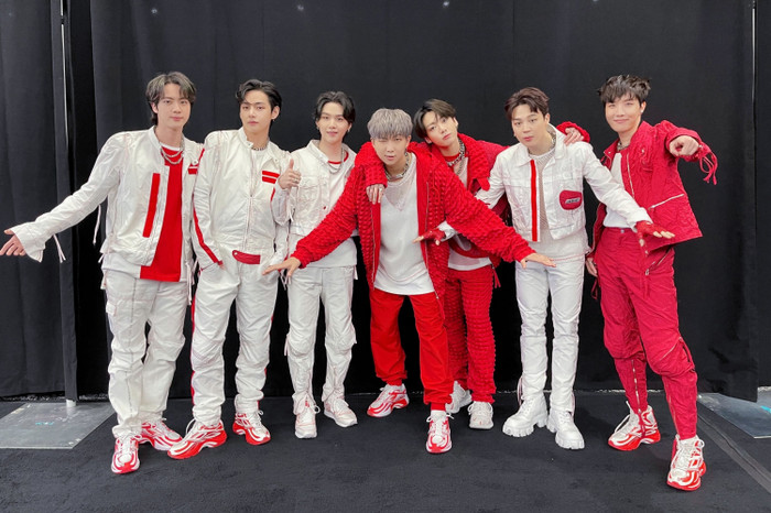 An ninh thắt chặt cực độ tại concert 260.000 khán giả của BTS Ảnh 2