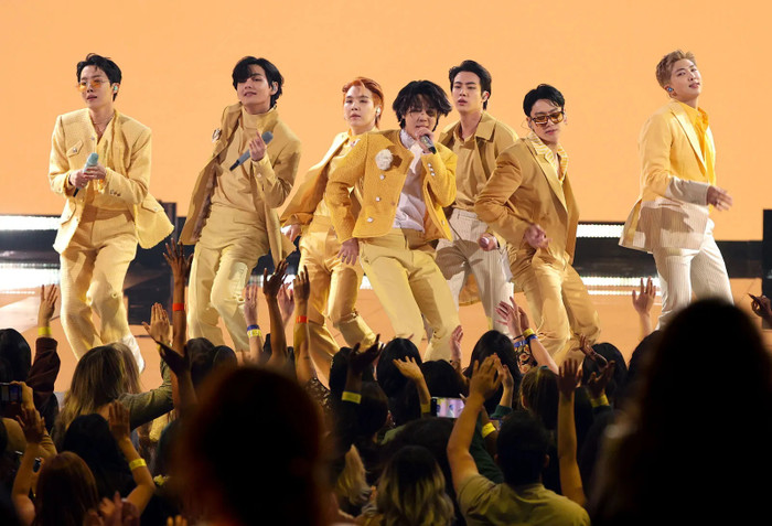 An ninh thắt chặt cực độ tại concert 260.000 khán giả của BTS Ảnh 4