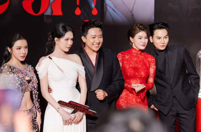 Người đẹp 'chốt đơn' 100 vé ủng hộ phim của Trấn Thành