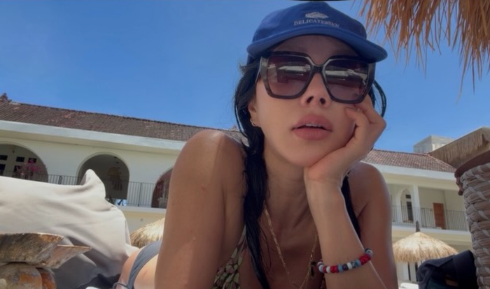 Uhm Jung Hwa khoe vóc dáng hoàn hảo ở tuổi U60.