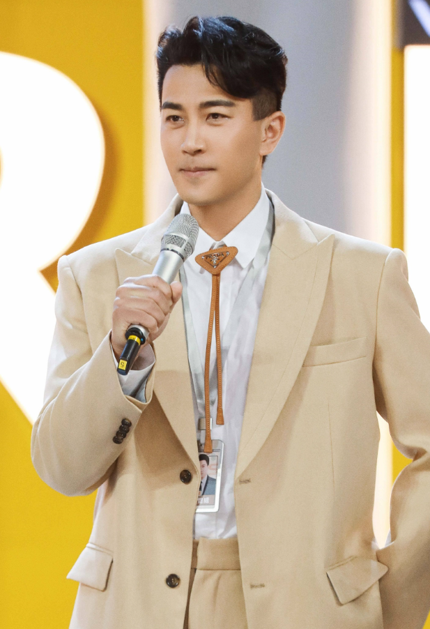 Lưu Khải Uy những năm gần đây với lựa chọn lặng lẽ hơn