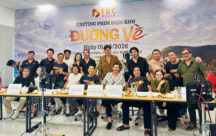 &nbsp;Quyền Linh xuất hiện với vai trò cố vấn nghệ thuật cho dự án điện ảnh Đường Về.&nbsp;