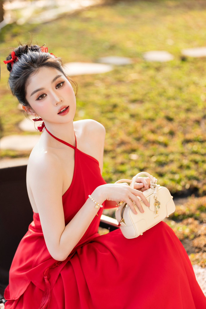 Ở các dự án điện ảnh trước đây, Ngọc Trinh gây ấn tượng với diễn xuất bài bản.