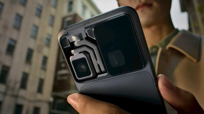 Camera trên điện thoại Honor Robot Phone có thể gập ngược vào thân máy. Ảnh: Honor