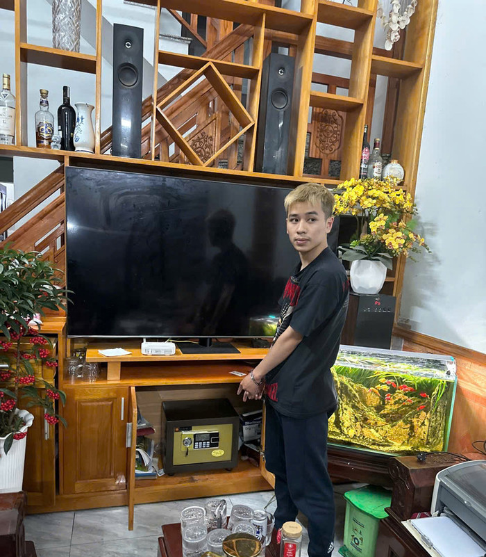 Đối tượng Thân Văn Nam tại hiện trường vụ mất trộm. Ảnh: báo Bắc Ninh