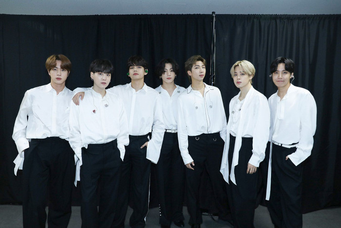 Dân mạng Hàn Quốc tranh cãi về concert tái xuất của BTS: 'Chuyện này thật là quá lố bịch' Ảnh 1