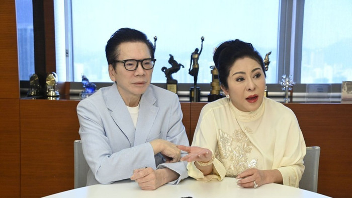 Tỷ phú 77 tuổi 'gây sốc' khi để con dâu thừa kế tài sản 150 nghìn tỷ đồng Ảnh 2