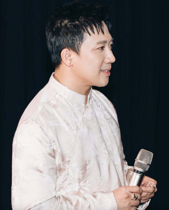 Trấn Thành vui mừng khi nhận được thiệp mời của Mỹ Tâm. Ảnh: FBNV