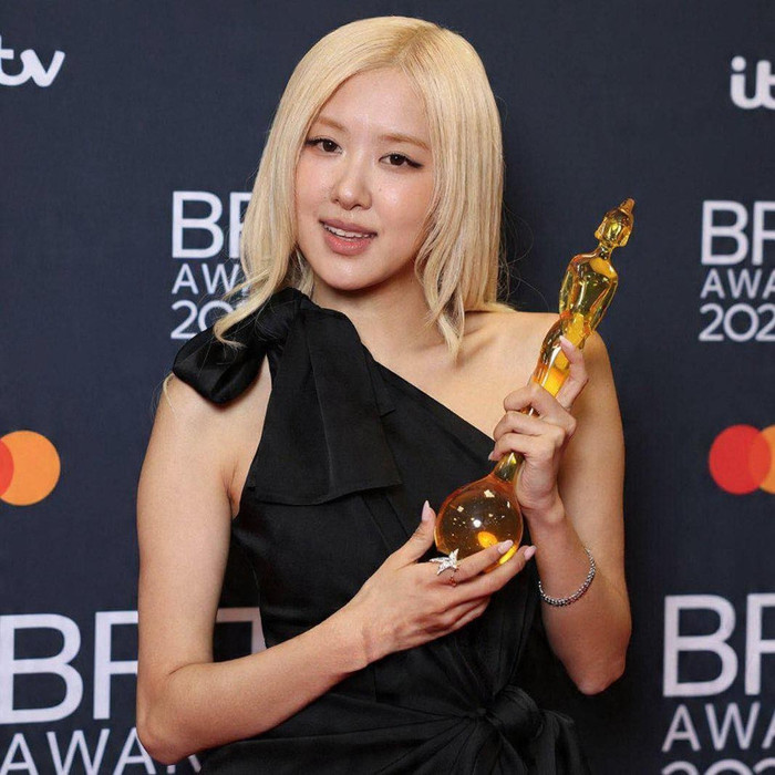 Chiến thắng của Rosé khiến BTS bị lôi vào tranh cãi Ảnh 2