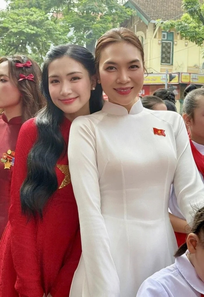 Hòa Minzy nhiều lần bày tỏ sự ngưỡng mộ, yêu mến dành cho Mỹ Tâm.