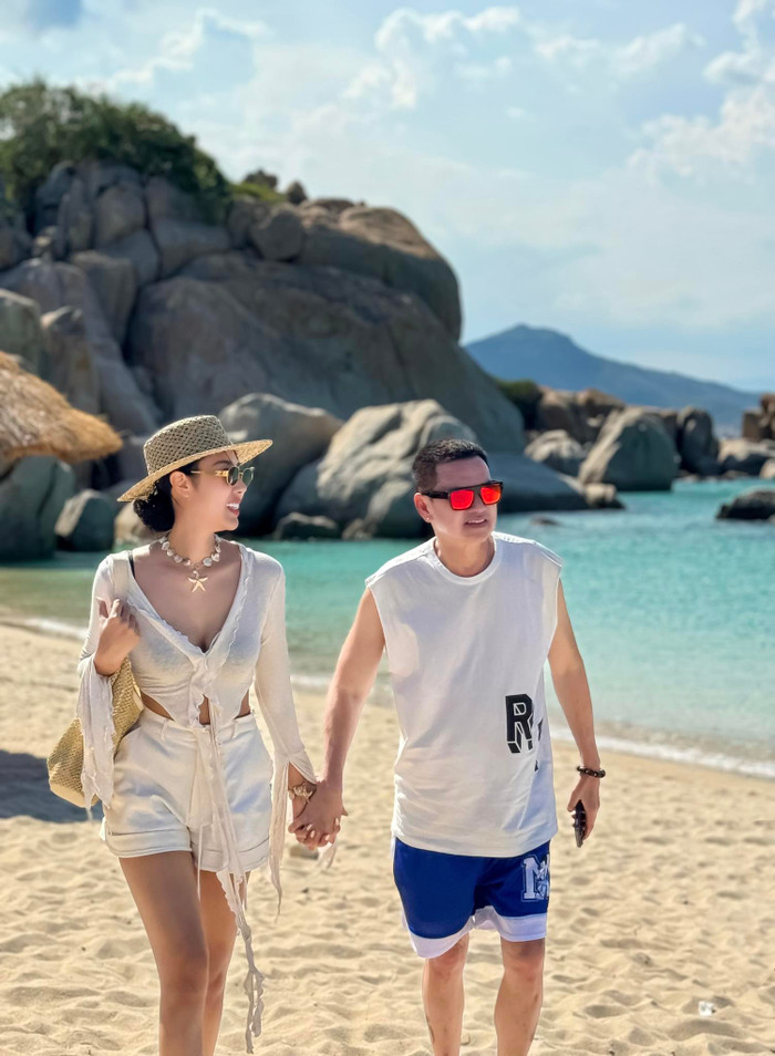 Nam nghệ sĩ xây dựng tổ ấm bên vợ kém 37 tuổi.