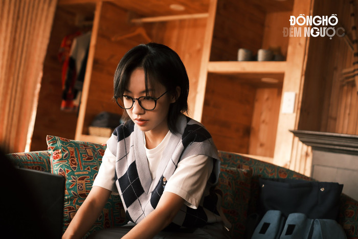 Trong phim, Hoàng Hà đảm nhận vai Linh Chi - nhân vật đồng hành cùng Thành (do Thanh Sơn thủ vai).