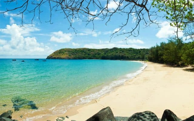 Hè này về quê Mỹ Tâm: Những bãi biển trong xanh, yên bình khiến du khách phải lòng ngay từ lần đầu Ảnh 4