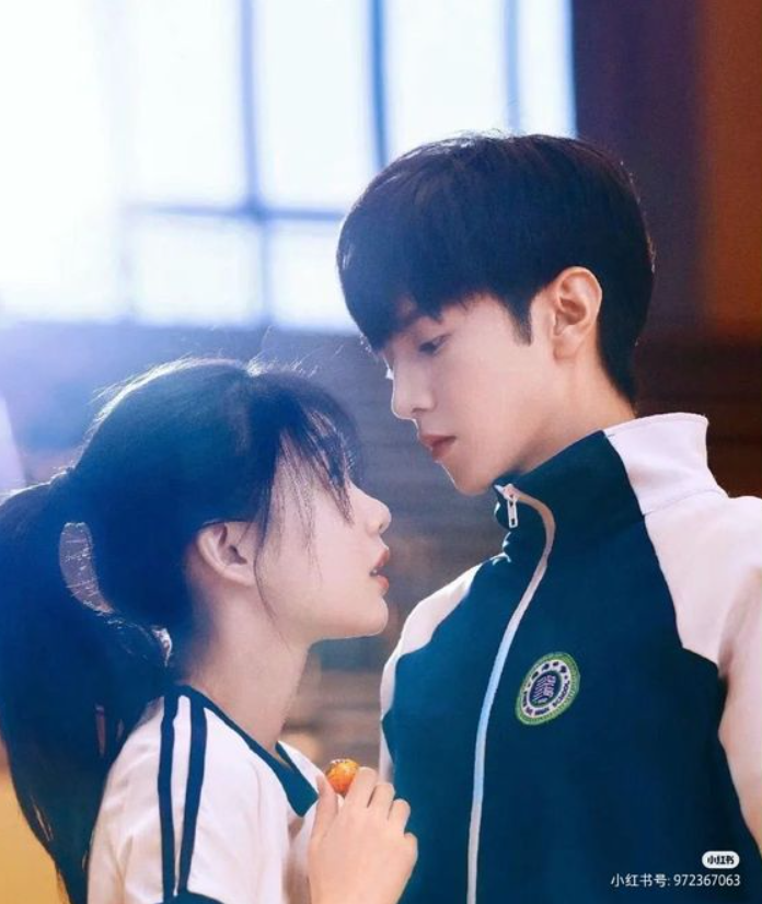 Trần Triết Viễn và Từ Mộng Khiết trong Bí Mật Nơi Góc Tối, chuyện tình học đường tinh tế.