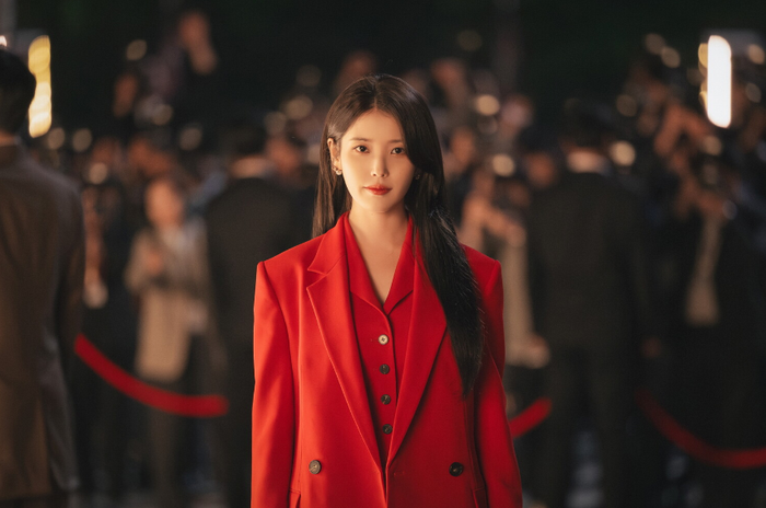 Tạo hình trưởng thành của IU, nhân vật trung tâm của câu chuyện quyền lực và tình cảm