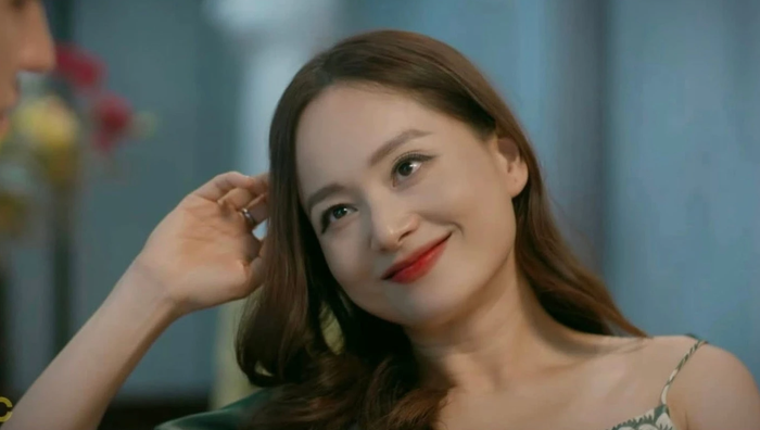 Diễn xuất tiết chế nhưng đầy áp lực giúp Lan Phương tạo nên một phản diện đáng sợ