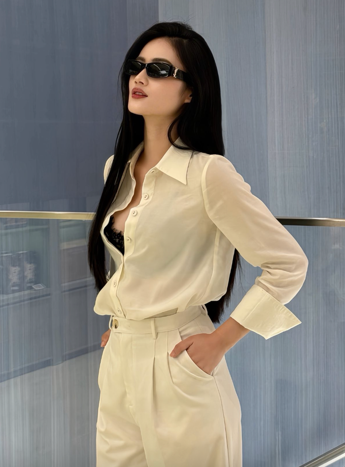 Ý Nhi không ngần ngại 'đổi gió' so với hình ảnh thường ngày. Ảnh: FBNV