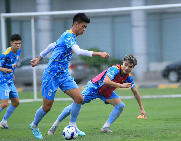 Trung vệ 18 tuổi Đinh Quang Kiệt xứng đáng là “báu vật” đặc biệt của bầu Đức. Ảnh: VFF