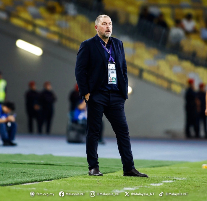 HLV tuyển Malaysia Cklamovski đã tan vỡ mọi kỷ lục, thậm chí có ý kiến muốn ông từ chức. Ảnh: Malaysia NT