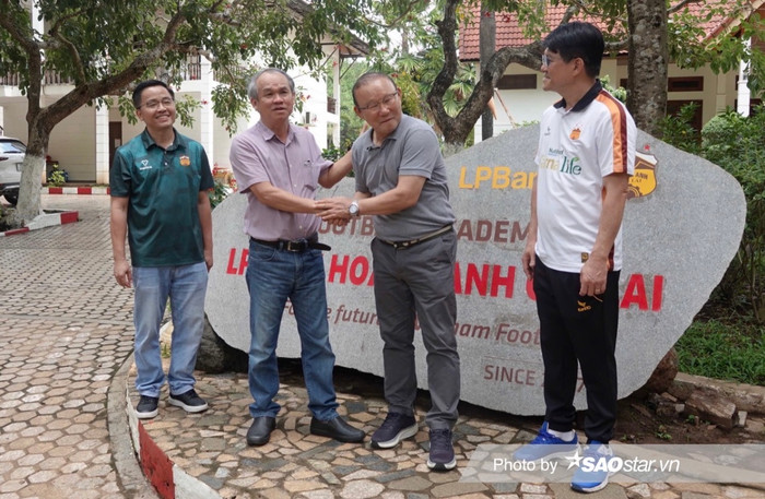 Lần gần nhất HLV Park Hang Seo lên thăm bầu Đức. Ảnh: Linh Hùng