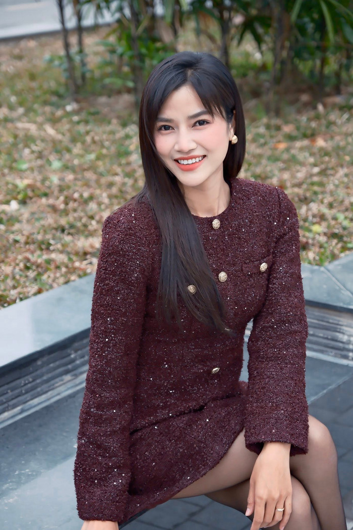 Sự mộc mạc này giúp cô giữ được nét riêng và tạo cảm giác gần gũi với công chúng (Ảnh: FBNV).