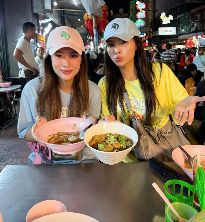 Kỳ Duyên và Thiên Ân cùng nhau thưởng thức những món ăn ngon. Ảnh: IGNV