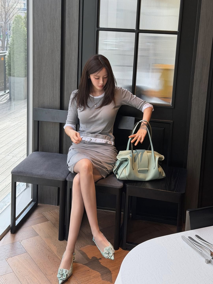 Hyomin liên tục chiêu đãi khán giả những bộ đồ thời thượng, cá tính thông qua các tài khoản mạng xã hội. Ảnh: IGNV