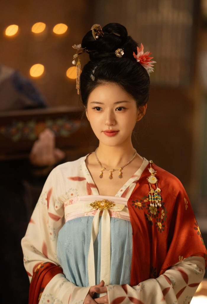 Tạo hình cổ trang vô cùng xinh đẹp của Triệu Lộ Tư trong phim Rèm Ngọc Châu Sa. - Ảnh: NSX