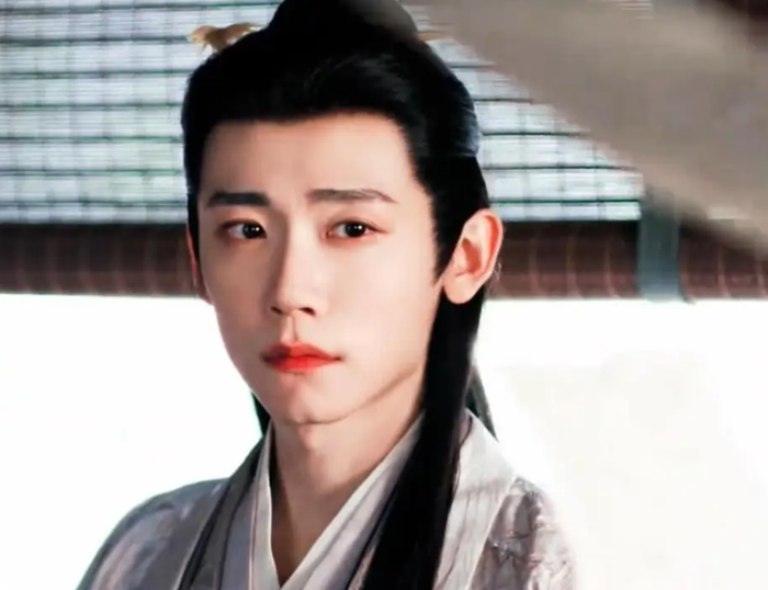 Vẻ phong trần, lịch lãm của lão tướng Diệp Tổ Tân trong vai diễn hoàng gia đầy quyền uy. - Ảnh: Weibo