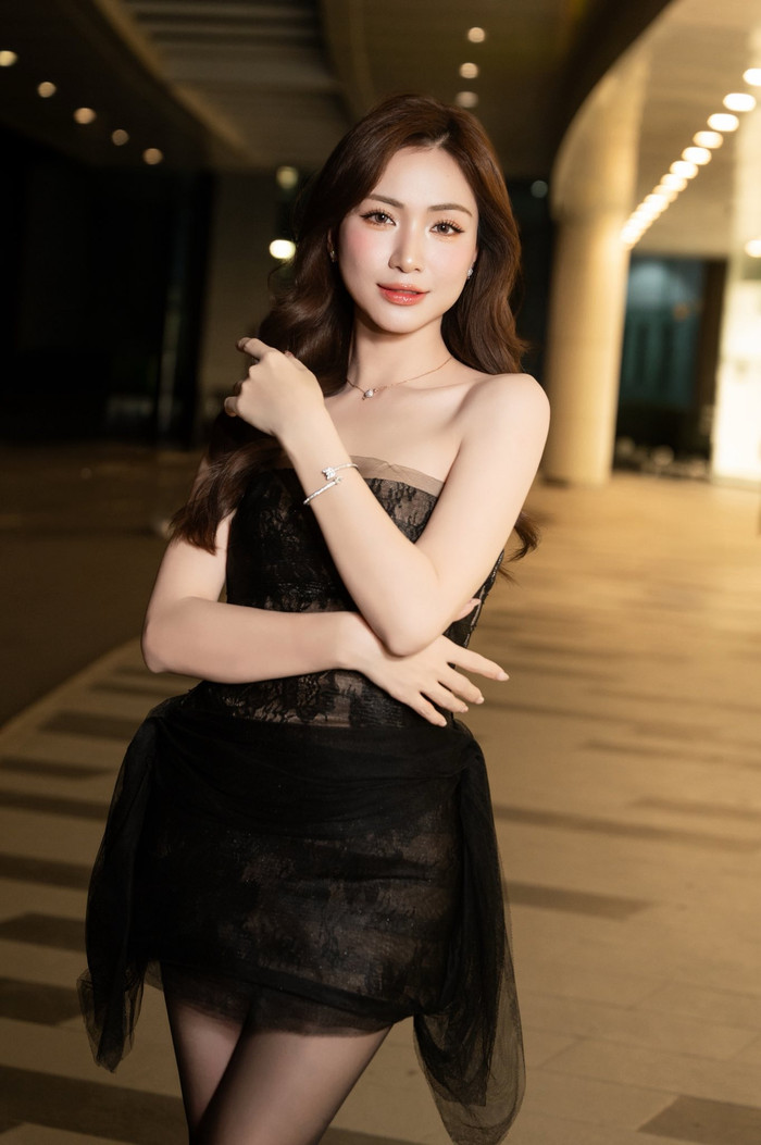 Hòa Minzy ở vị trí thứ 6 trong bảng xếp hạng Top 10 người có sức ảnh hưởng trên mạng xã hội tháng 2/2026 dựa trên tiêu chí lượng thảo luận.