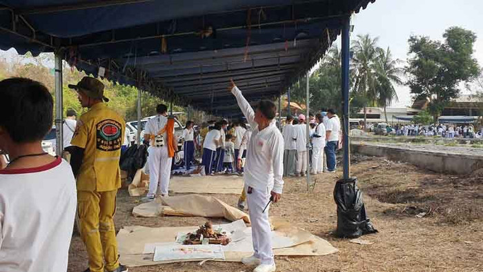 Đi dọn dẹp nghĩa trang, người dân sửng sốt trước cảnh tượng kinh hãi Ảnh 1