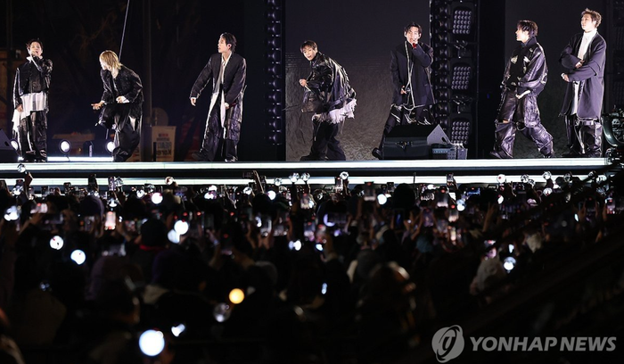 Anh trai Sulli chỉ trích concert của BTS Ảnh 4