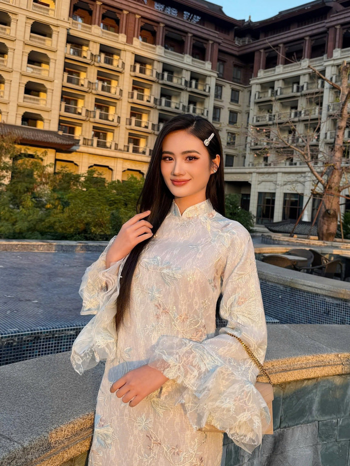 Hoa hậu Ý Nhi có một nhiệm kỳ Miss World Vietnam đặc biệt khi quyết định đi du học trong thời gian đương nhiệm.
