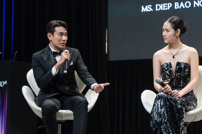 Dàn diễn viên trực tiếp giao lưu, quảng bá phim với đối tác quốc tế