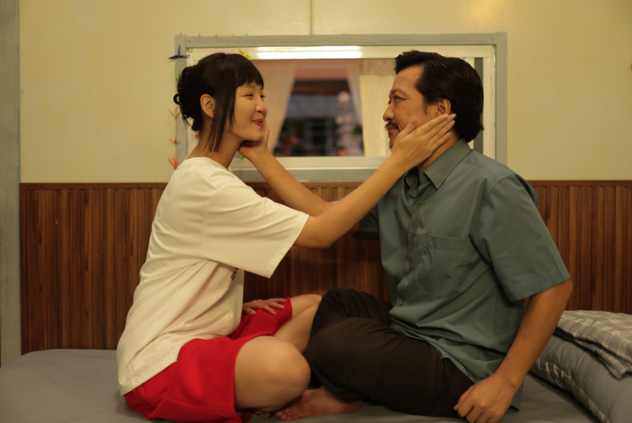 Trường Giang gia nhập 'câu lạc bộ trăm tỷ' với phim đầu tay Nhà ba tôi một phòng