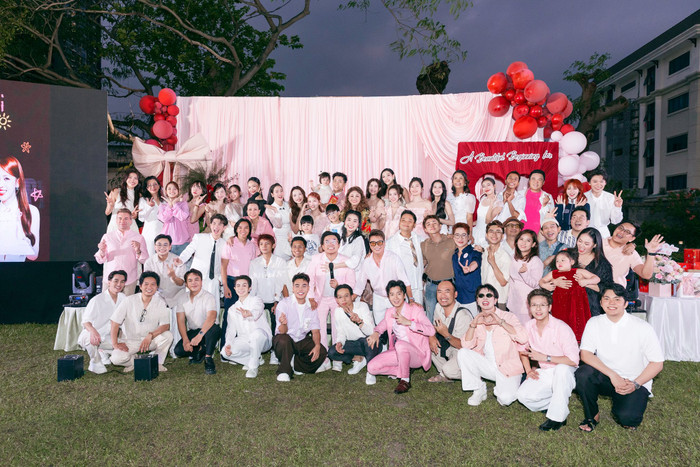 Nhiều đồng nghiệp, bạn bè đến chúc mừng tiệc thôi nôi của con gái Puka.