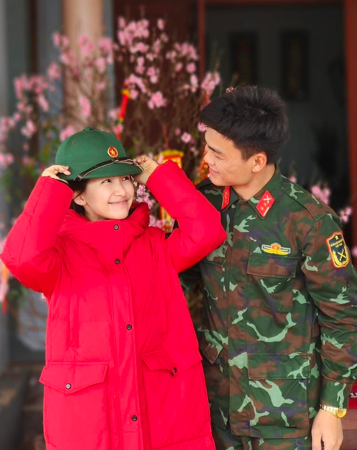 Nhiều khán giả đã gửi những lời chúc mừng đến tin vui liên tiếp của Hòa Minzy.