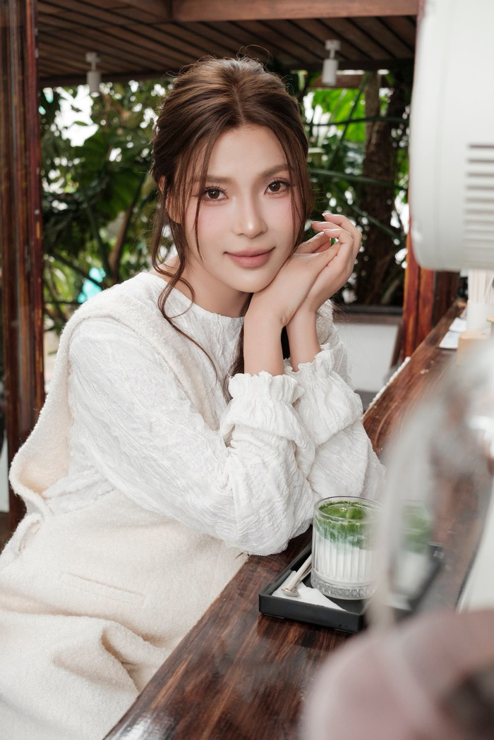 Thuý Diễm mong muốn có sức khoẻ để hoàn thành công việc (Ảnh: FBNV).