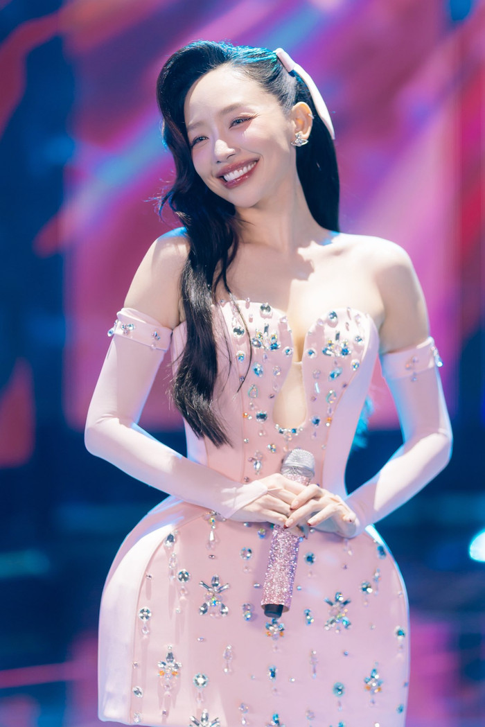 Tóc Tiên đã quay trở lại với công việc sau khi công bố tin ly hôn với Hoàng Touliver vào tháng 1 năm nay. Ảnh: FBNV