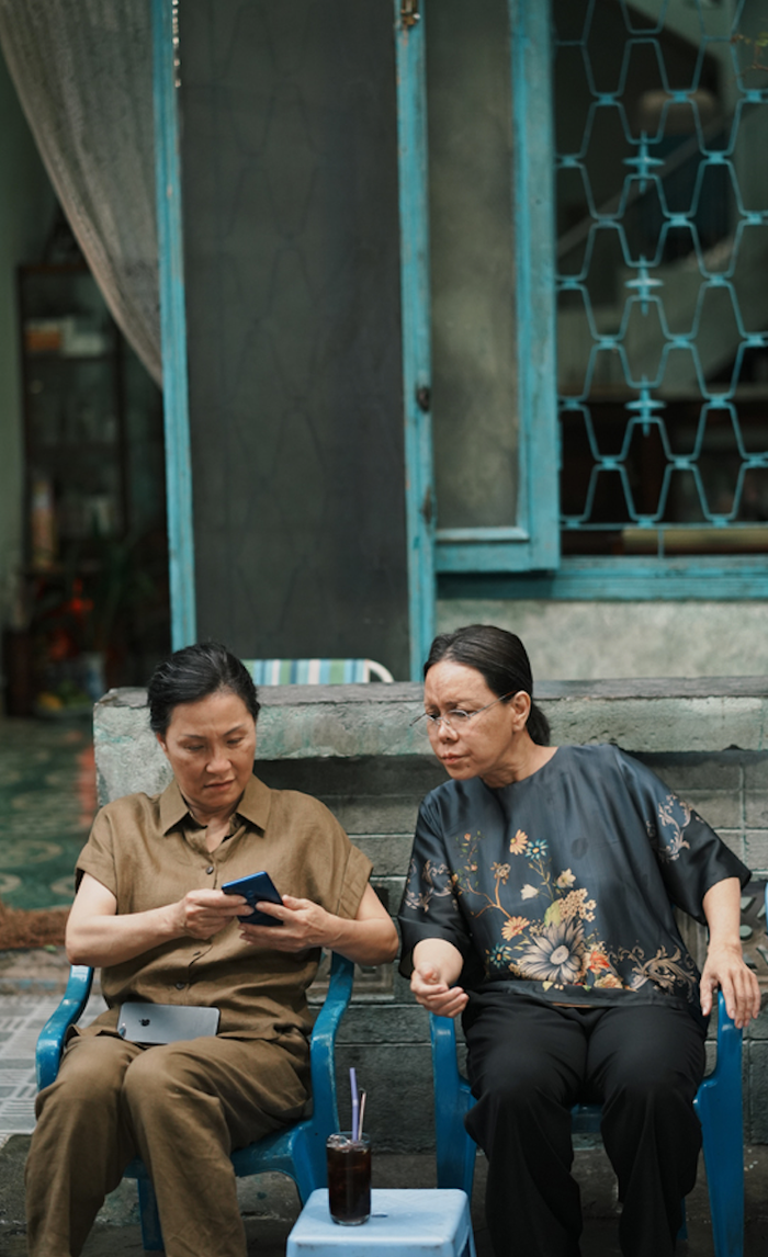 Việt Hương và Hồng Đào trong bộ phim Cục Vàng Của Ngoại.