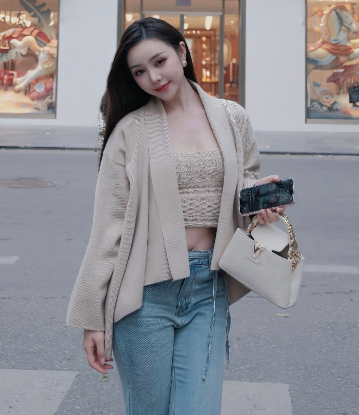 Quỳnh Kool thể hiện sự khéo léo khi đón nhận ý kiến góp ý từ phía khán giả. Ảnh: FBNV