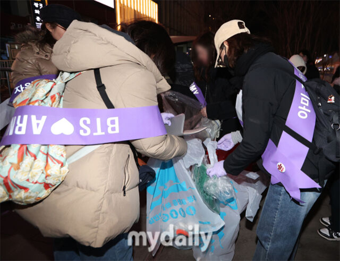 Fandom của BTS có hành động đẹp sau concert lịch sử.